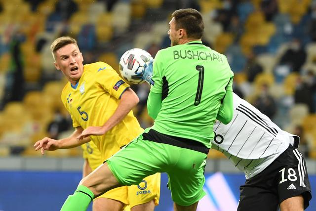 2026石屏异龙湖马拉松落幕 6000名选手体验独特赛道